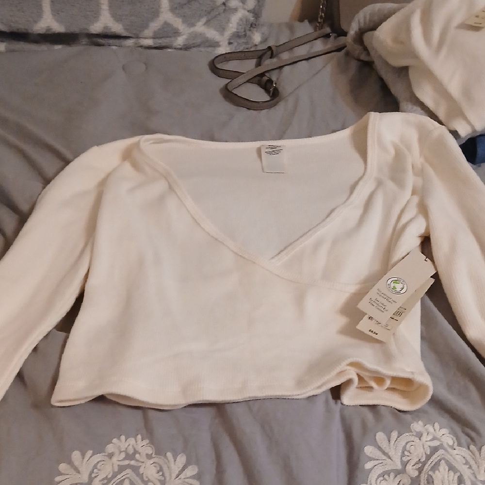 No Boundaries Cream Ribbed V-Neck Cropped Top